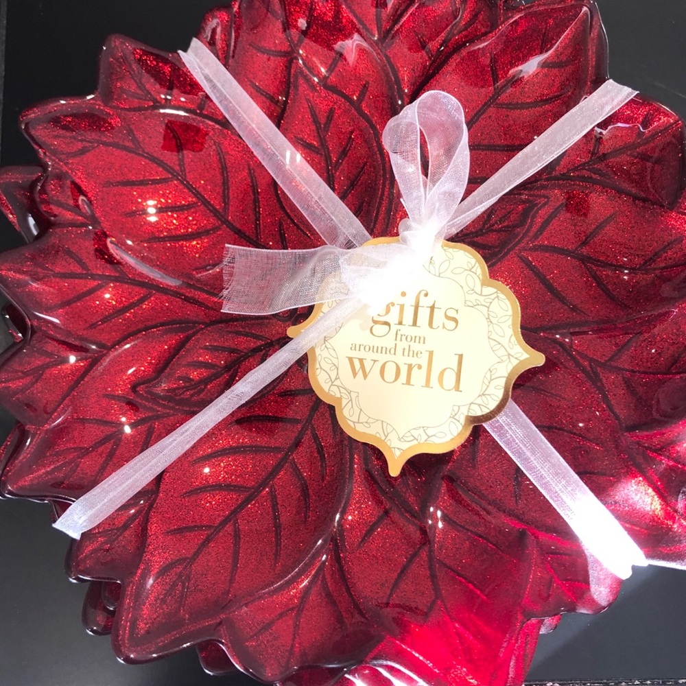 Red Poinsettia Holiday Luncheon Plates 9” set of 4 - Picture 1 of 4